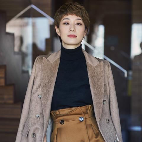 古力娜扎短发新造型，魅力时尚诠释