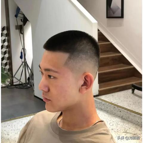 最新男士寸头发型流行趋势与造型指南
